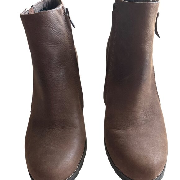 Clark’s Mission Alfa Brown Ankle Boots Faux Leather Double Side Zippers Size 9 - Picture 3 of 7